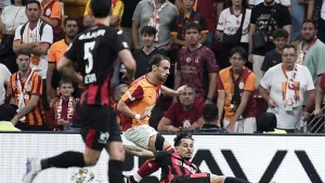 Galatasaray-Arca Çorum FK maçında kırmızı kart çıktı!