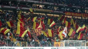 Galatasaray taraftarından yönetime transfer tepkisi!