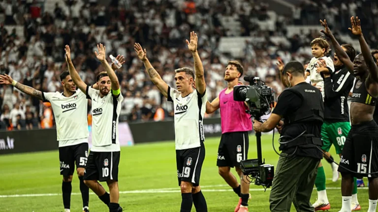 Spor yazarları flaş Beşiktaş-Hradec Kralove maçı yorumları!