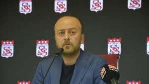 Ekenler Beton Sivasspor Başkanı Burak Özçoban: VAR hakemi film mi izliyor?
