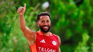 Eski Antalyasporlu Townsend’i, ısınırken çim silindiri ezdi