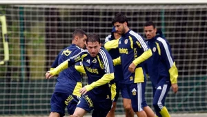 Fenerbahçe günü çift antrenmanla tamamladı