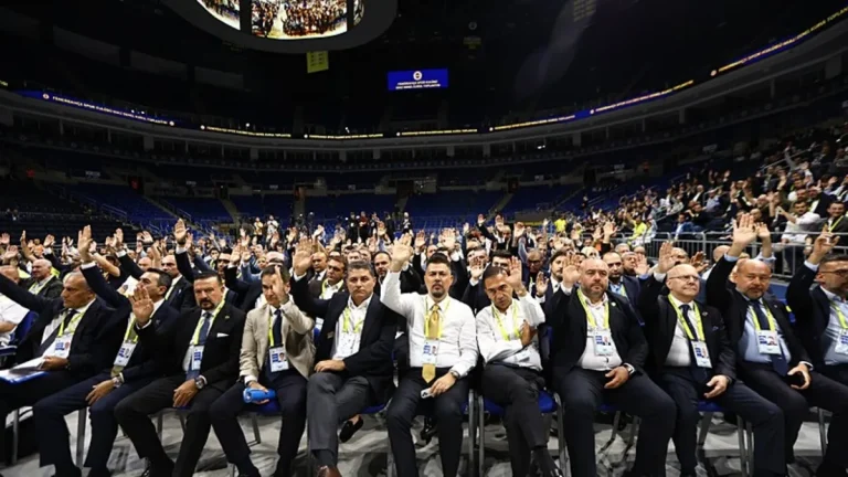 Fenerbahçe’de Sadettin Saran ve yönetimi ibra edildi