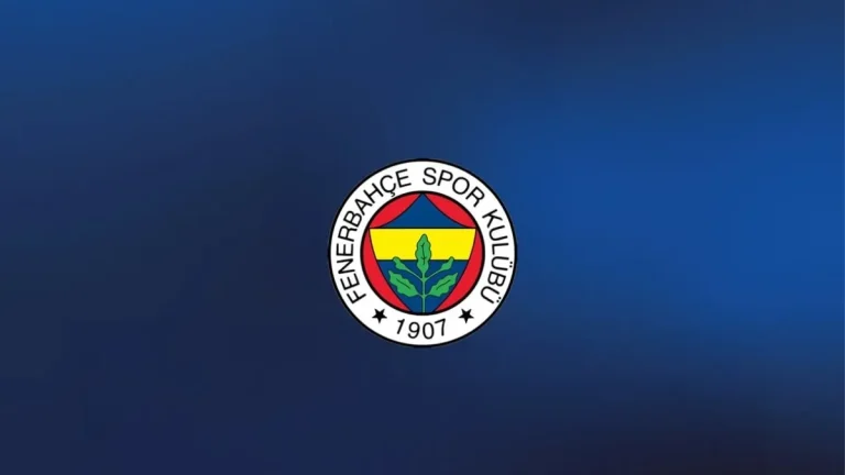 Fenerbahçeli futbolculardan kadın taraftarlara anlamlı jest