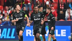 Fenerbahçe’nin rakibi Slavia Prag, Lens karşısında son dakikalarda yıkıldı!