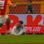 Galatasaray’ın golü VAR’a takıldı! Deniz Gül’ün golü iptal edildi