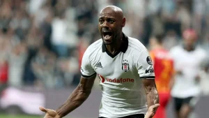 Vagner Love futbolu bıraktı!