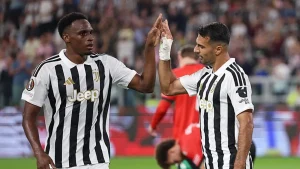 Zeki Çelik attı Juventus farklı galibiyetle zirveye yerleşti!