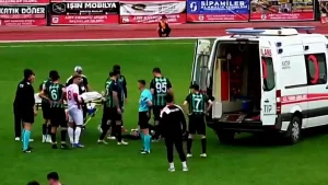 Amatör ligde korkutan anlar! 90+3. dakikada aniden yere yığıldı