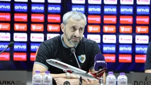 Erzurumspor FK Teknik Direktörü Serkan Özbalta: Saha şartları oyuncuları zorladı