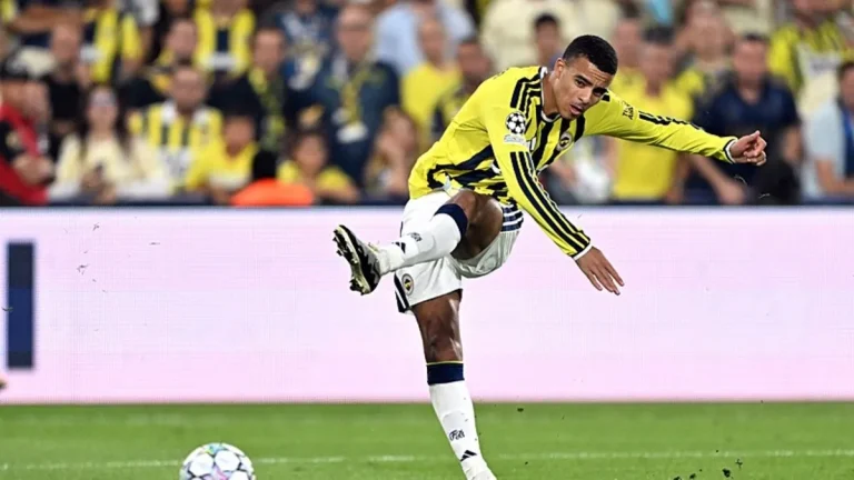 Fenerbahçe’de Mason Greenwood hazırlık maçında kırmızı kart gördü!