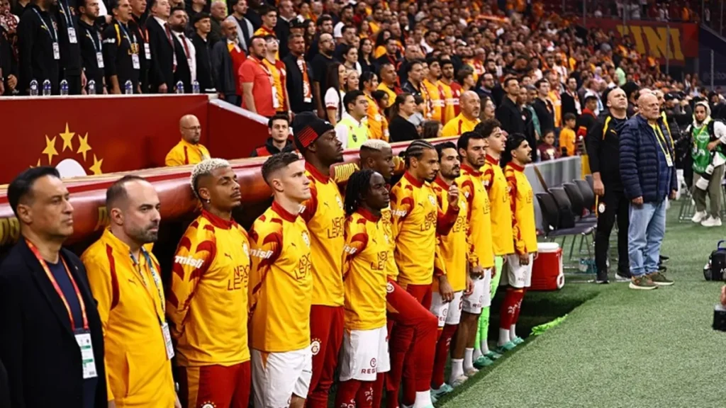 Galatasaray’da yıldız isim için flaş karar!