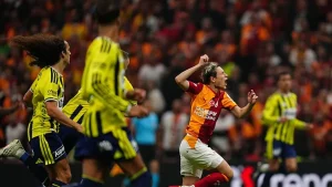 Galatasaray’ın penaltı beklediği pozisyonda VAR devreye girdi