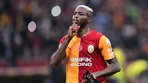 Osimhen Fenerbahçe’ye karşı boş geçmiyor! 5. golünü attı