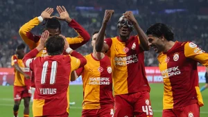 Premier Lig devi Osimhen için kesenin ağzını açıyor! İngiliz basını o rakamı duyurdu