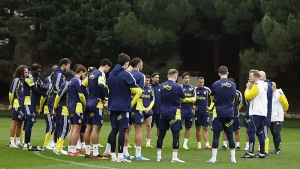SON DAKİKA: Fenerbahçe, milli araya kadar takımı Dirk Kuyt’ın çalıştıracağını açıkladı!