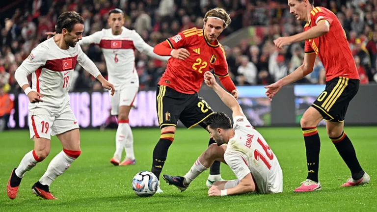 Spor yazarlarından Belçika-Türkiye maçı yorumu! “Montella’nın elinde eriyip gidiyor”