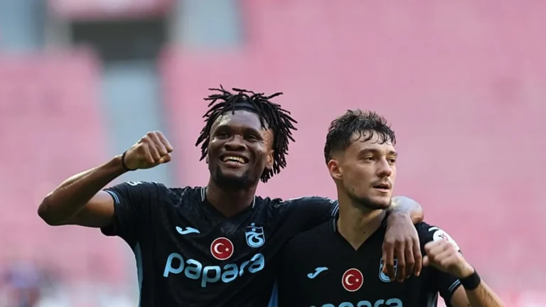 Trabzonspor, Karadeniz derbisinde işi ilk yarıda bitirdi! Samsunspor karşısında 3 puanı 3 golle aldılar